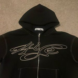 Hoodie/sweater 4ye size 2 zip up embroidered logo and double zipper